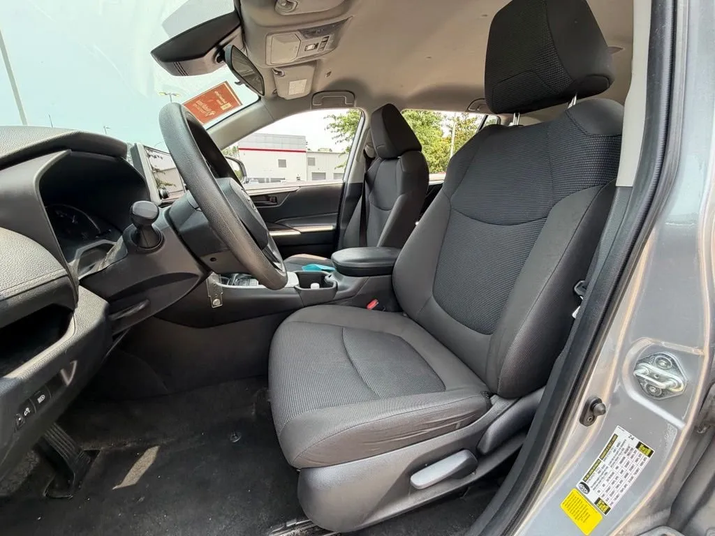 2024 Toyota RAV4 LE thumbnail 5