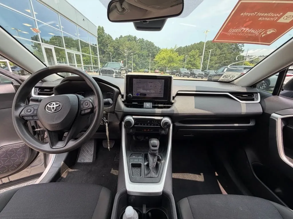 2024 Toyota RAV4 LE thumbnail 8