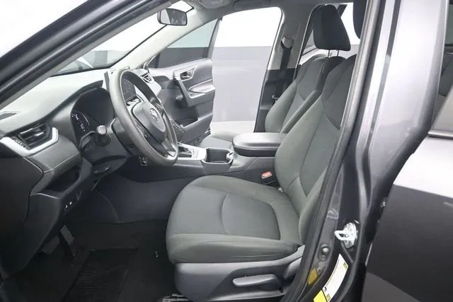 2024 Toyota RAV4 LE thumbnail 10