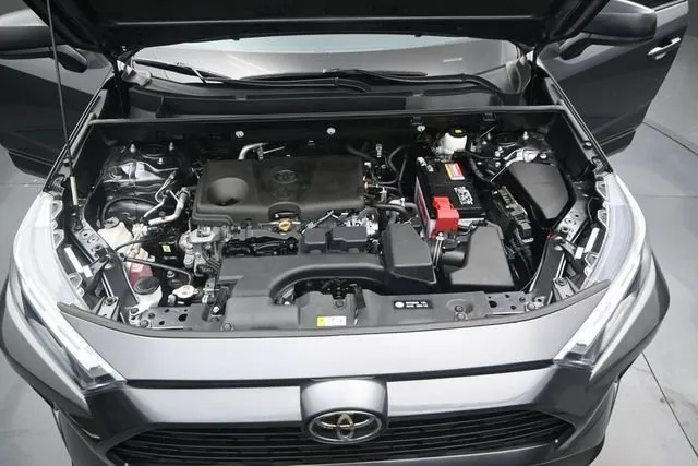 2024 Toyota RAV4 LE thumbnail 16
