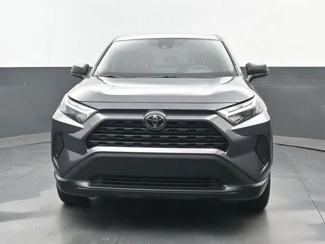 2024 Toyota RAV4 LE thumbnail 18