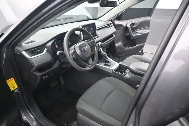 2024 Toyota RAV4 LE thumbnail 4