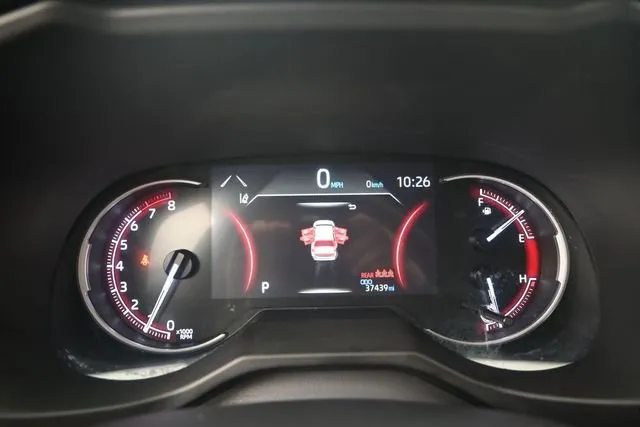 2024 Toyota RAV4 LE thumbnail 8