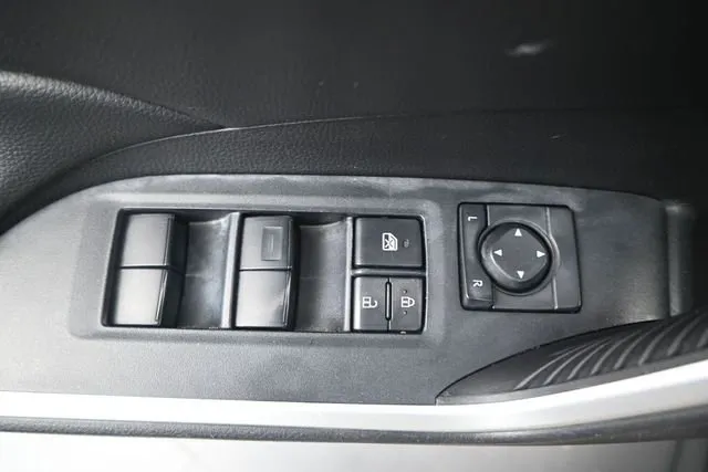 2024 Toyota RAV4 LE thumbnail 9