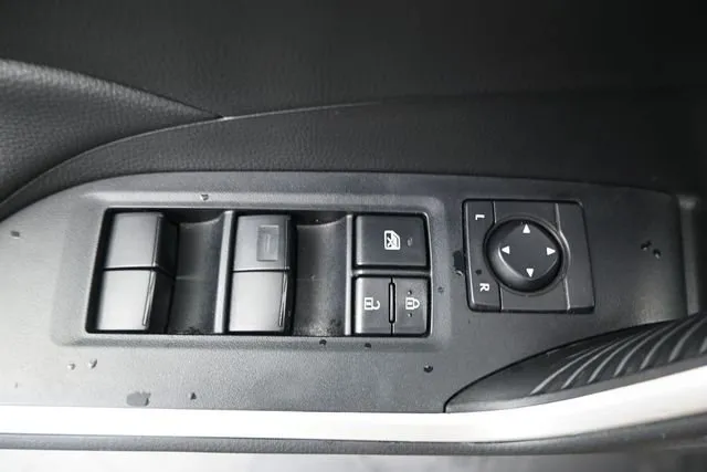 2024 Toyota RAV4 LE thumbnail 11