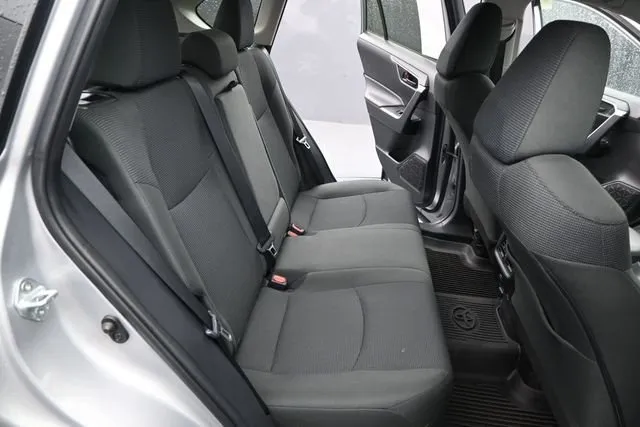 2024 Toyota RAV4 LE thumbnail 15