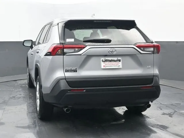 2024 Toyota RAV4 LE thumbnail 19