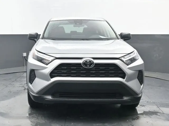 2024 Toyota RAV4 LE thumbnail 20
