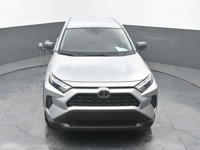 2024 Toyota RAV4 LE thumbnail 29