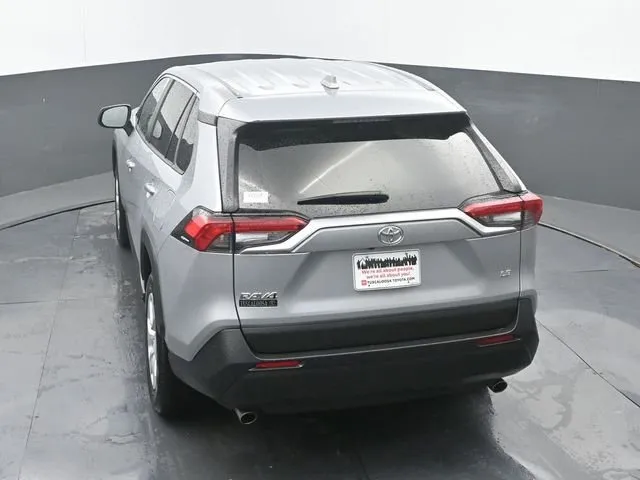 2024 Toyota RAV4 LE thumbnail 30
