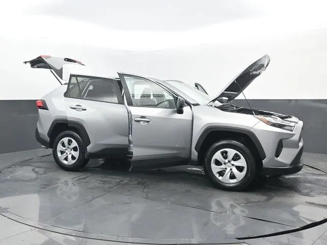 2024 Toyota RAV4 LE thumbnail 32