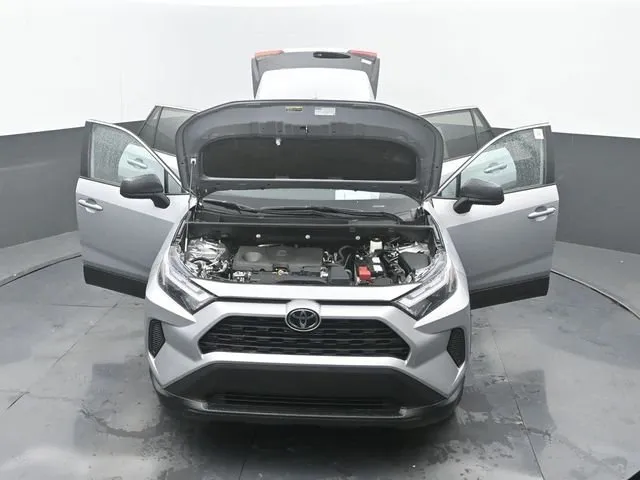 2024 Toyota RAV4 LE thumbnail 34