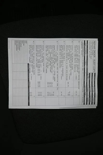 2024 Toyota RAV4 LE thumbnail 4