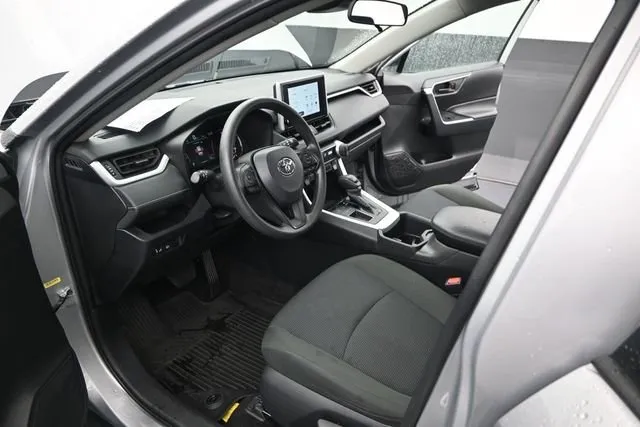 2024 Toyota RAV4 LE thumbnail 6