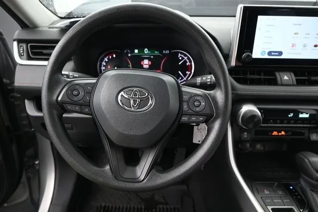 2024 Toyota RAV4 LE thumbnail 7