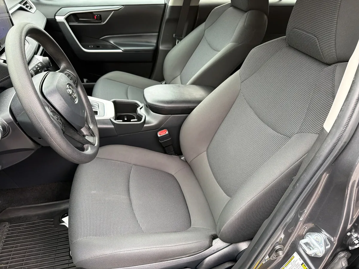 2024 Toyota RAV4 LE thumbnail 13