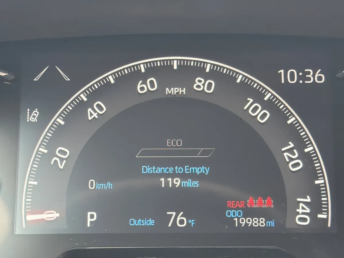 2024 Toyota RAV4 LE thumbnail 18