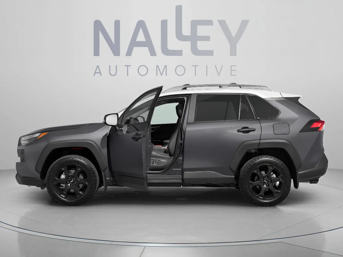 2024 Toyota RAV4 LE thumbnail 2