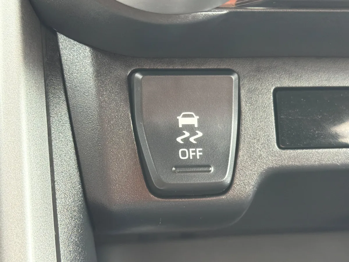 2024 Toyota RAV4 LE thumbnail 21