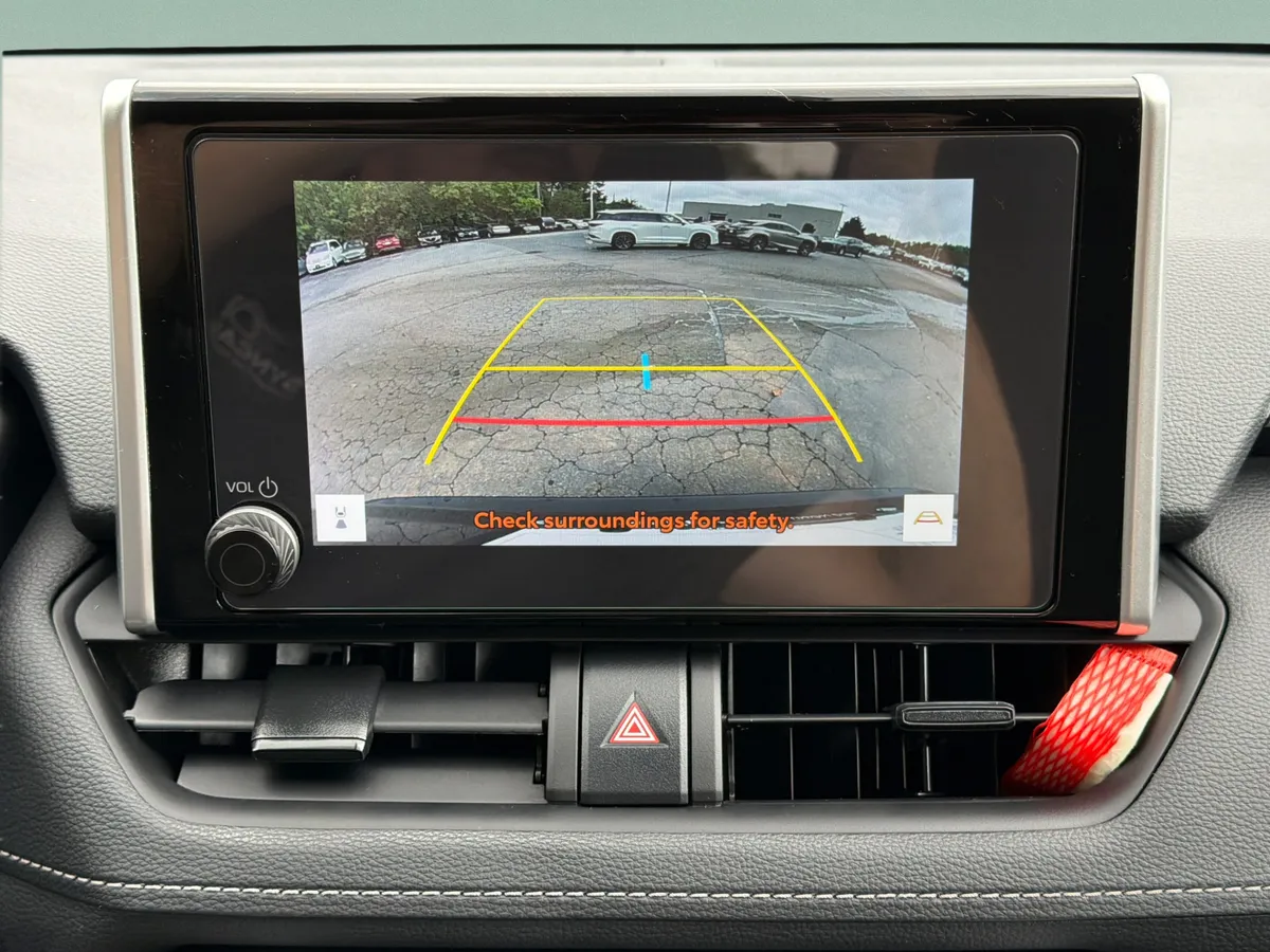 2024 Toyota RAV4 LE thumbnail 22