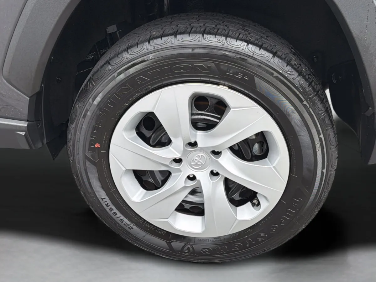 2024 Toyota RAV4 LE thumbnail 27