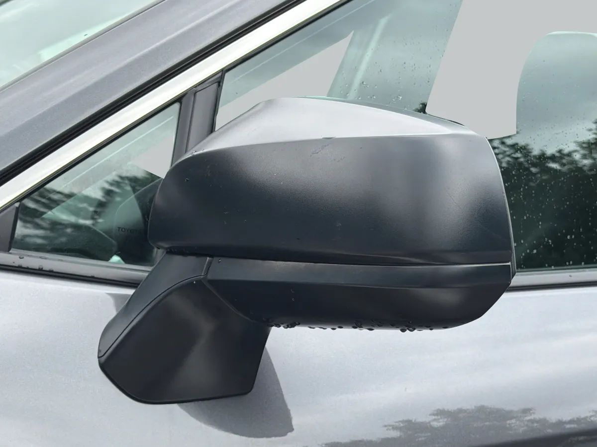 2024 Toyota RAV4 LE thumbnail 30