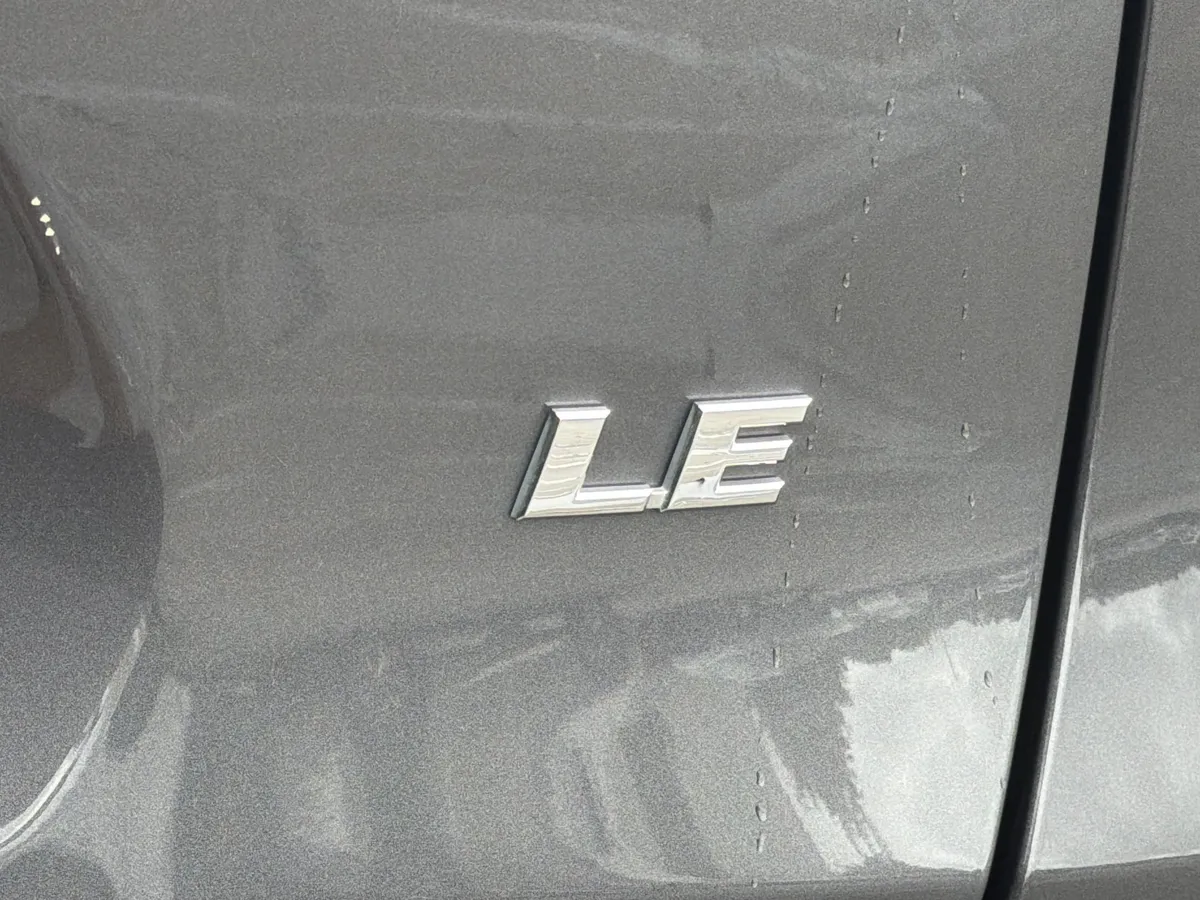 2024 Toyota RAV4 LE thumbnail 32