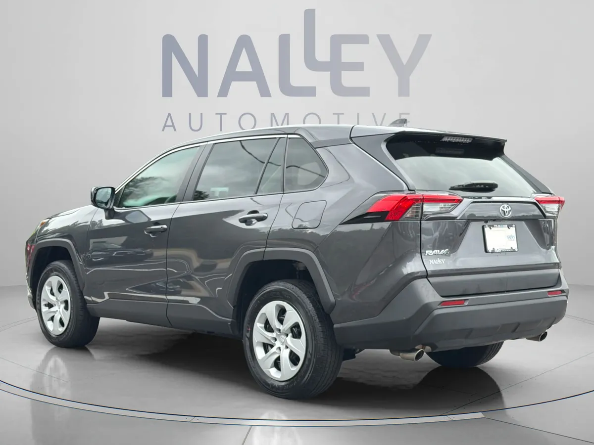 2024 Toyota RAV4 LE thumbnail 5