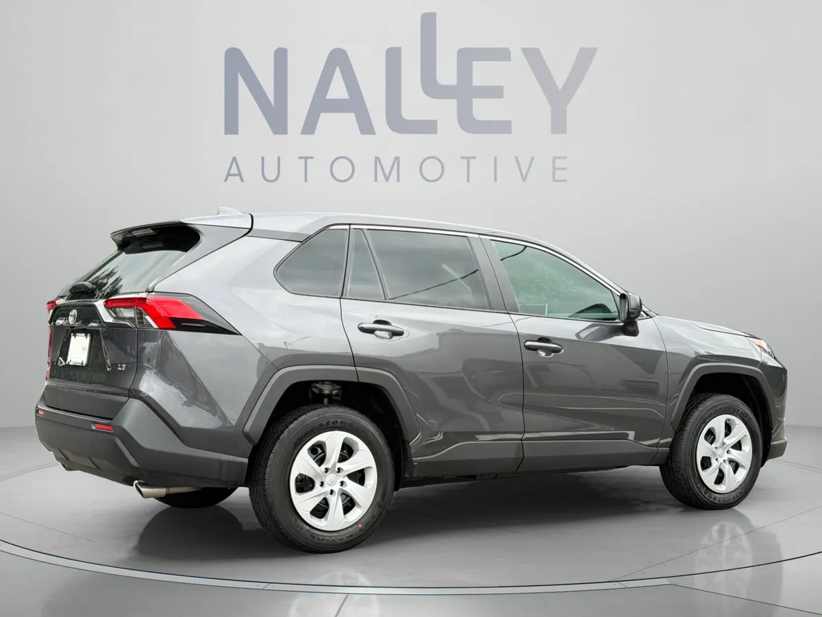 2024 Toyota RAV4 LE thumbnail 7