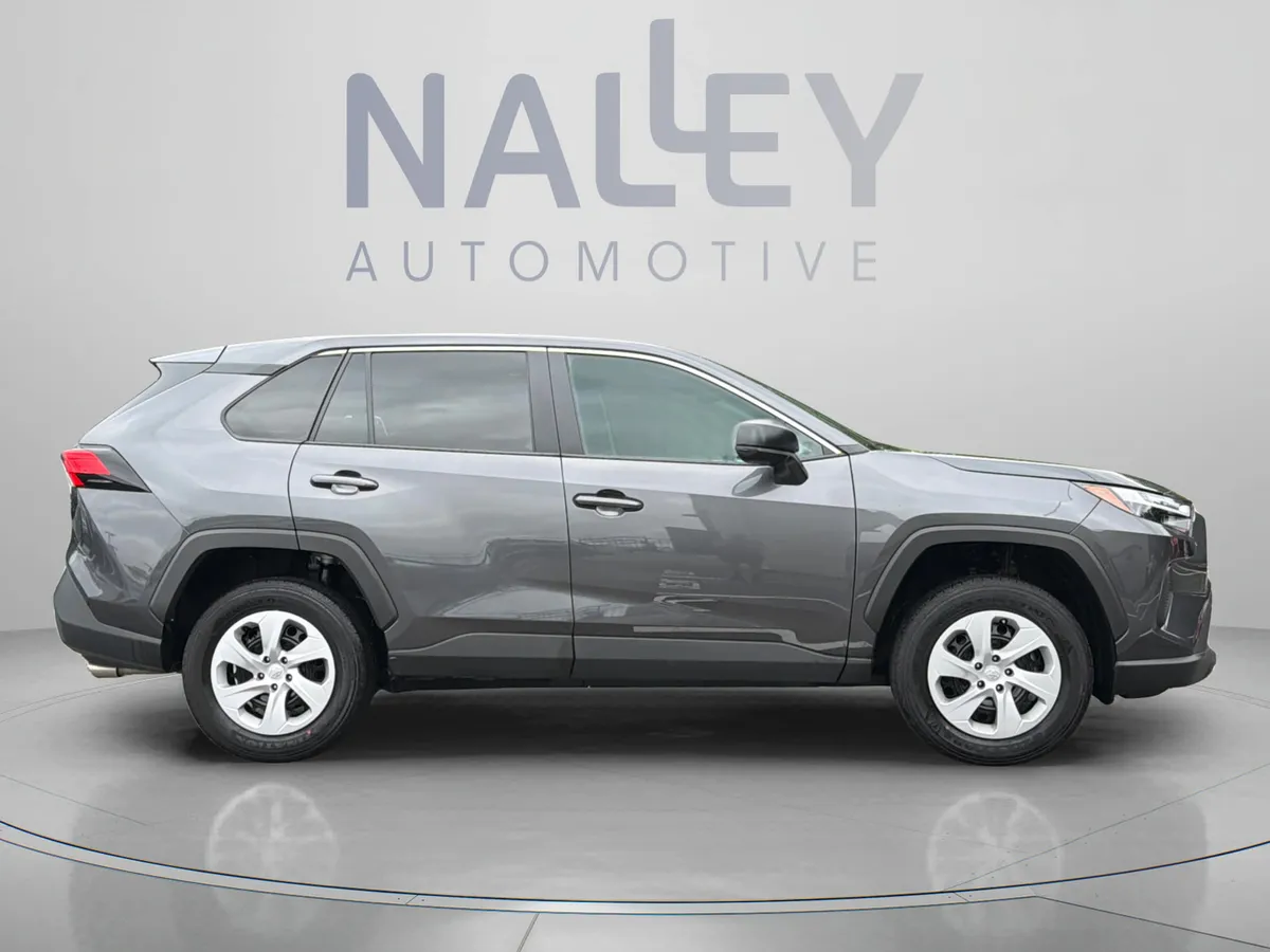 2024 Toyota RAV4 LE thumbnail 8