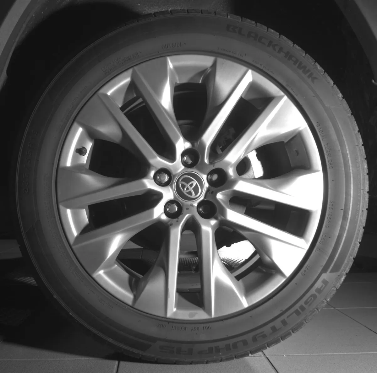2024 Toyota RAV4 Limited thumbnail 13