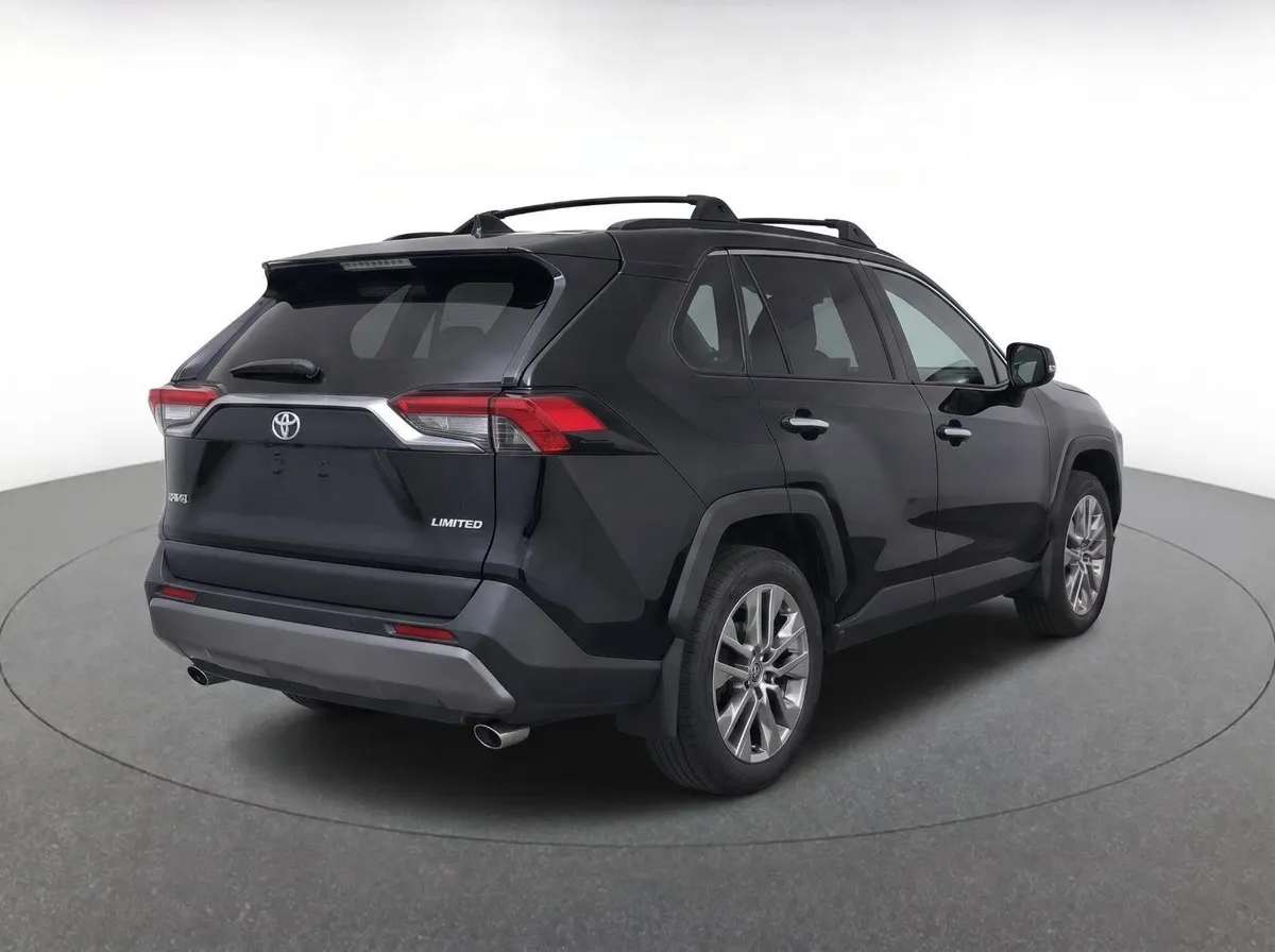 2024 Toyota RAV4 Limited thumbnail 4