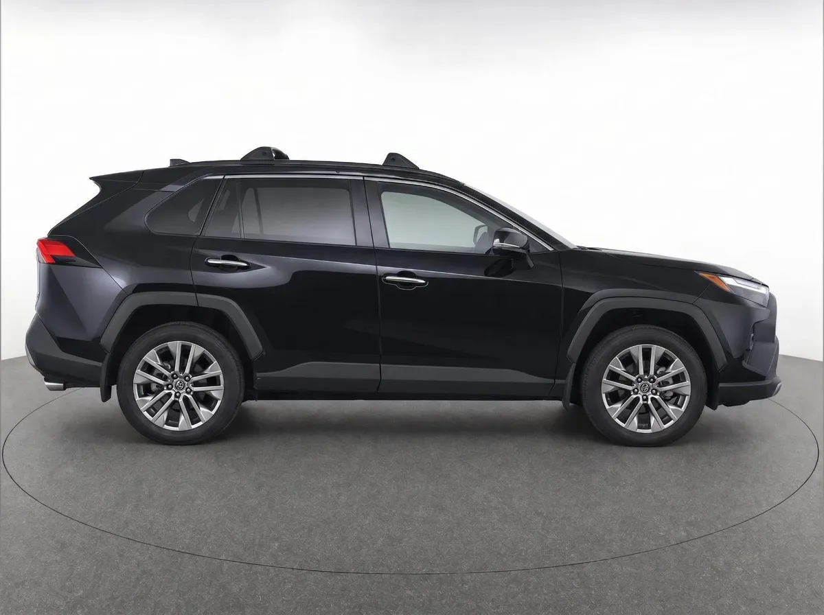 2024 Toyota RAV4 Limited thumbnail 8