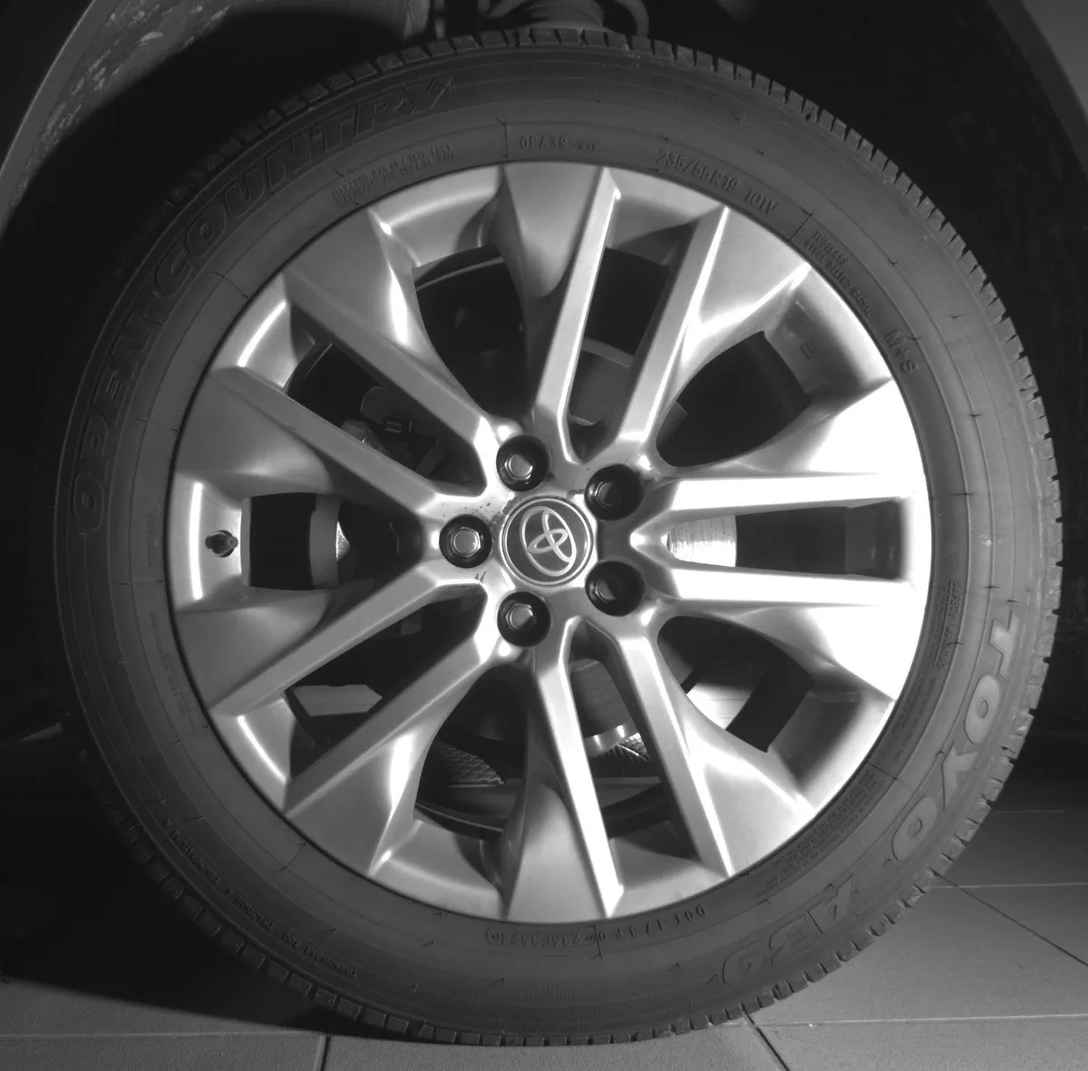 2024 Toyota RAV4 Limited thumbnail 9