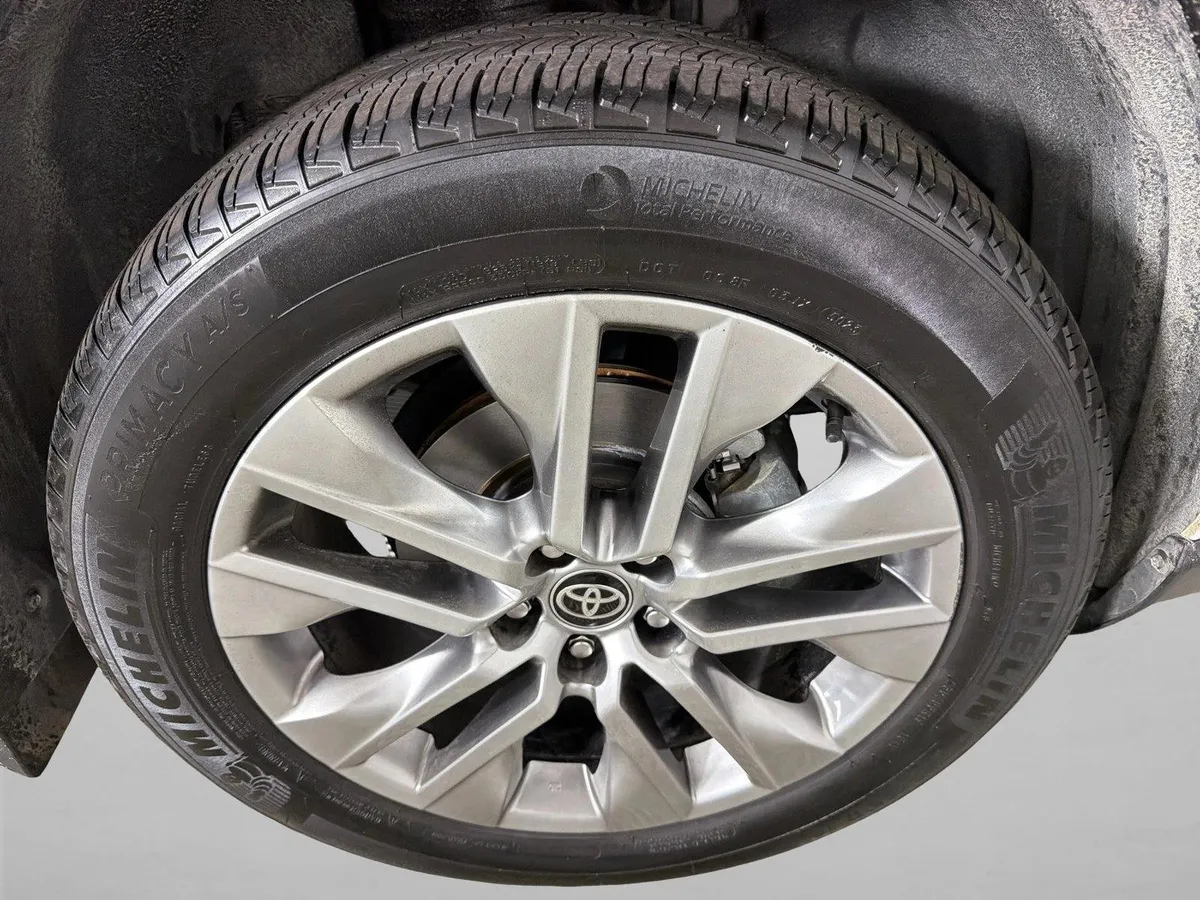 2024 Toyota RAV4 Limited thumbnail 13