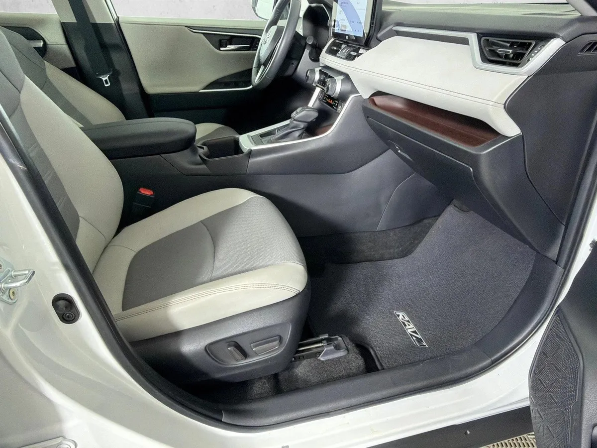 2024 Toyota RAV4 Limited thumbnail 14
