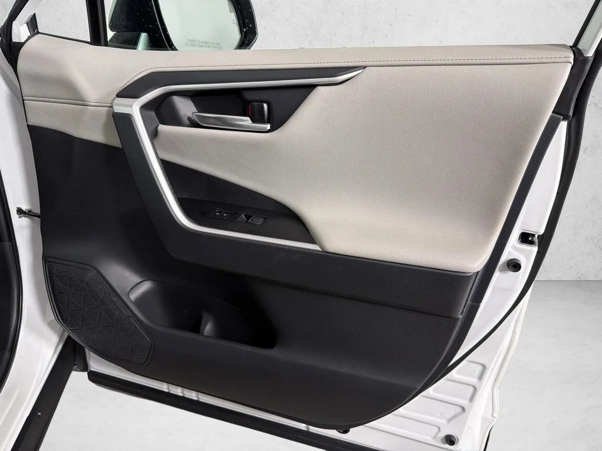 2024 Toyota RAV4 Limited thumbnail 15