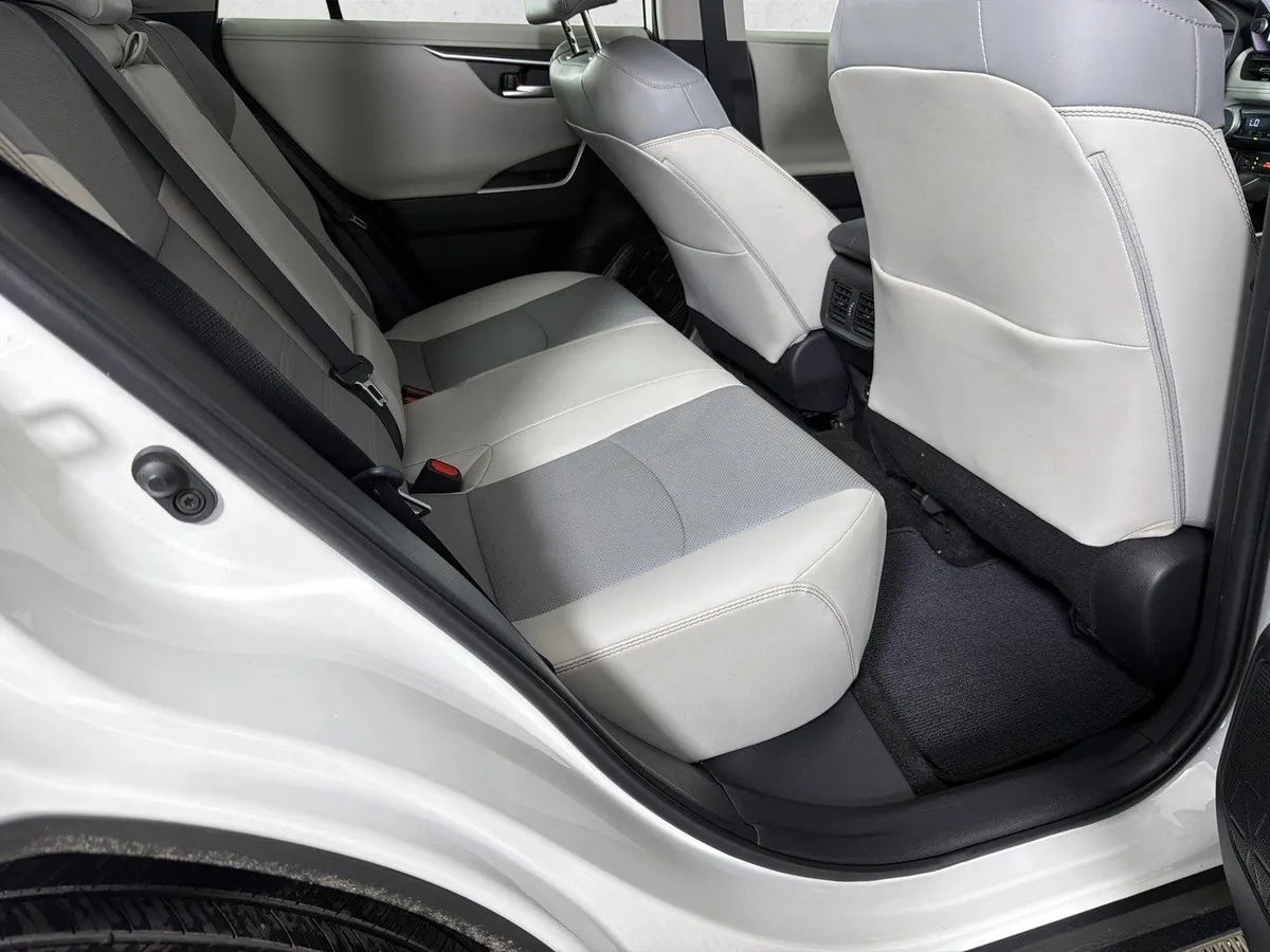 2024 Toyota RAV4 Limited thumbnail 16