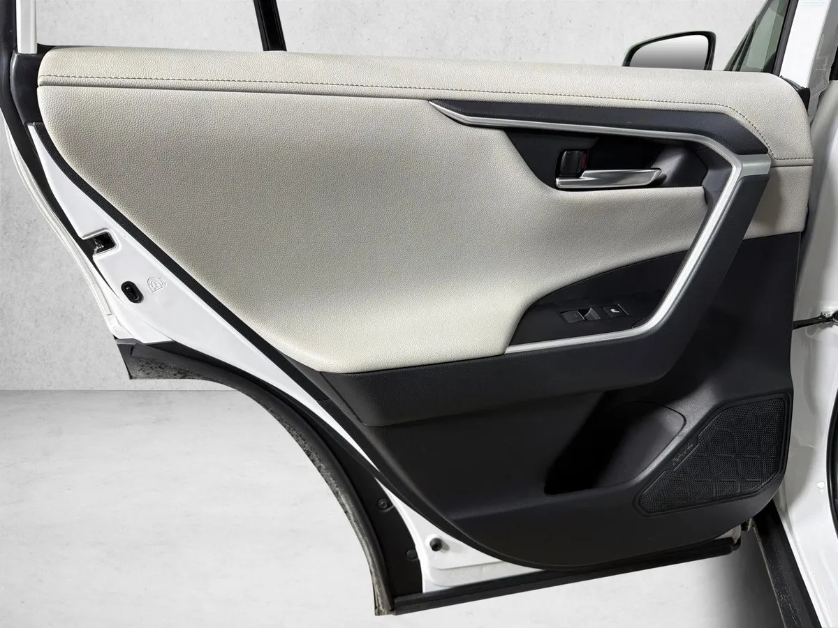 2024 Toyota RAV4 Limited thumbnail 23