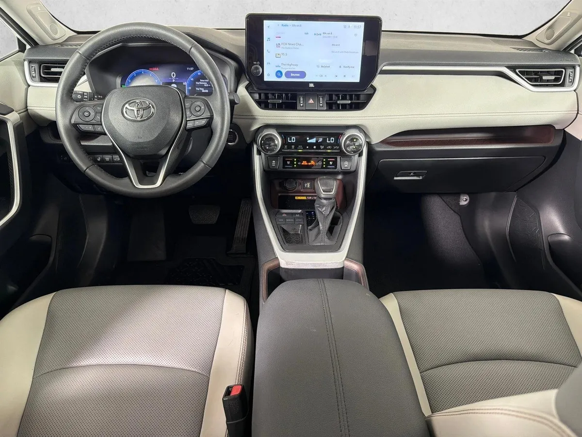 2024 Toyota RAV4 Limited thumbnail 24