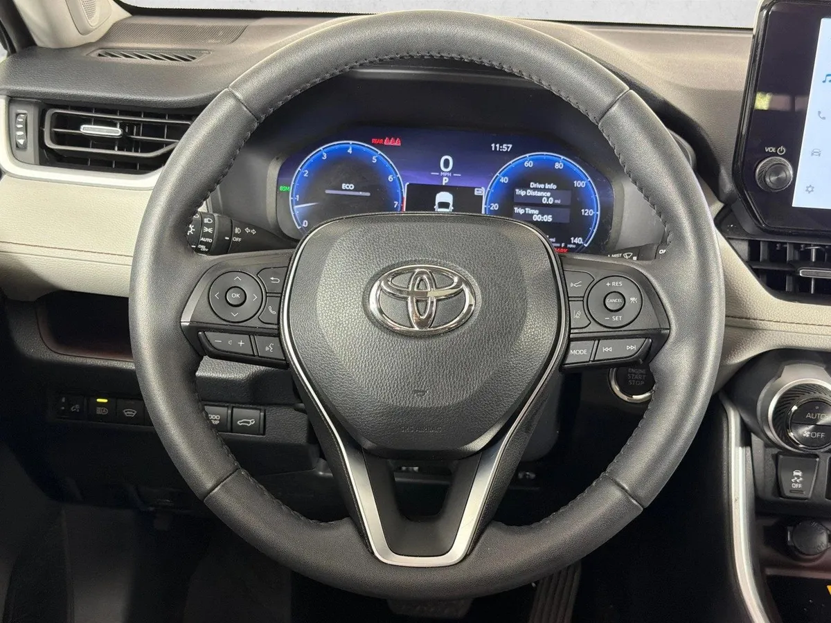 2024 Toyota RAV4 Limited thumbnail 25