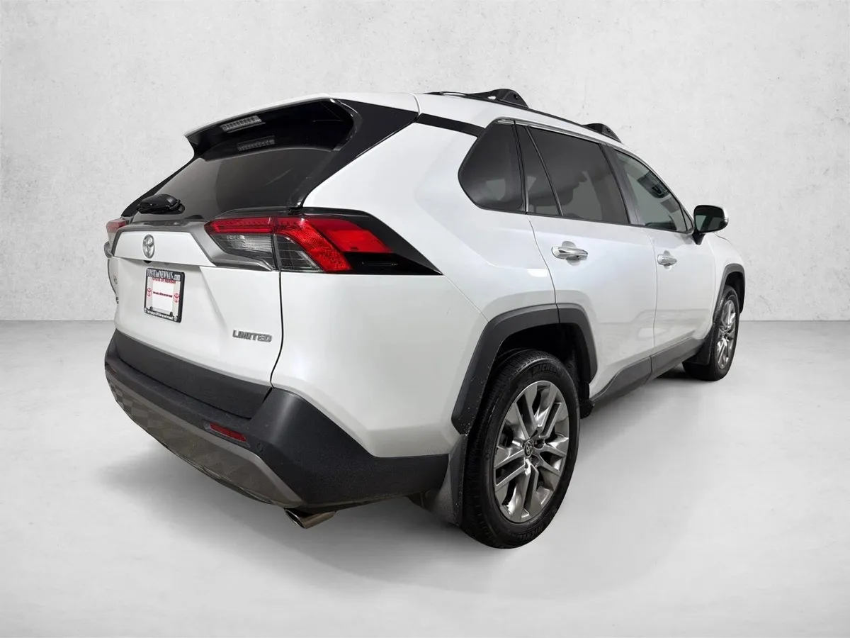 2024 Toyota RAV4 Limited thumbnail 4