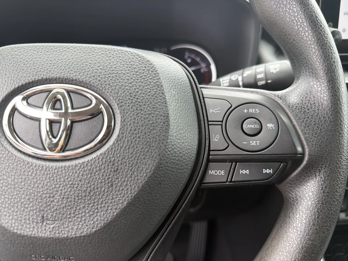 2024 Toyota RAV4 XLE thumbnail 11