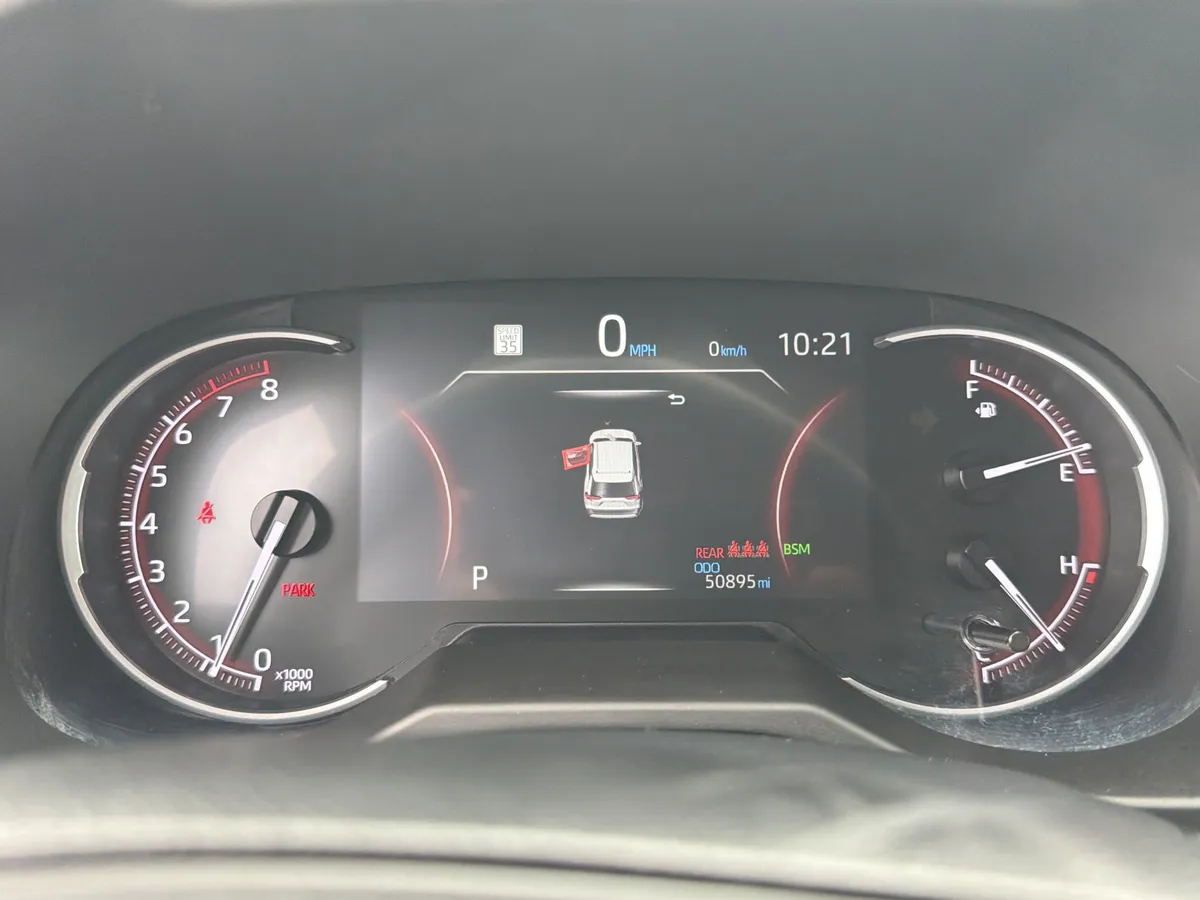 2024 Toyota RAV4 XLE thumbnail 12
