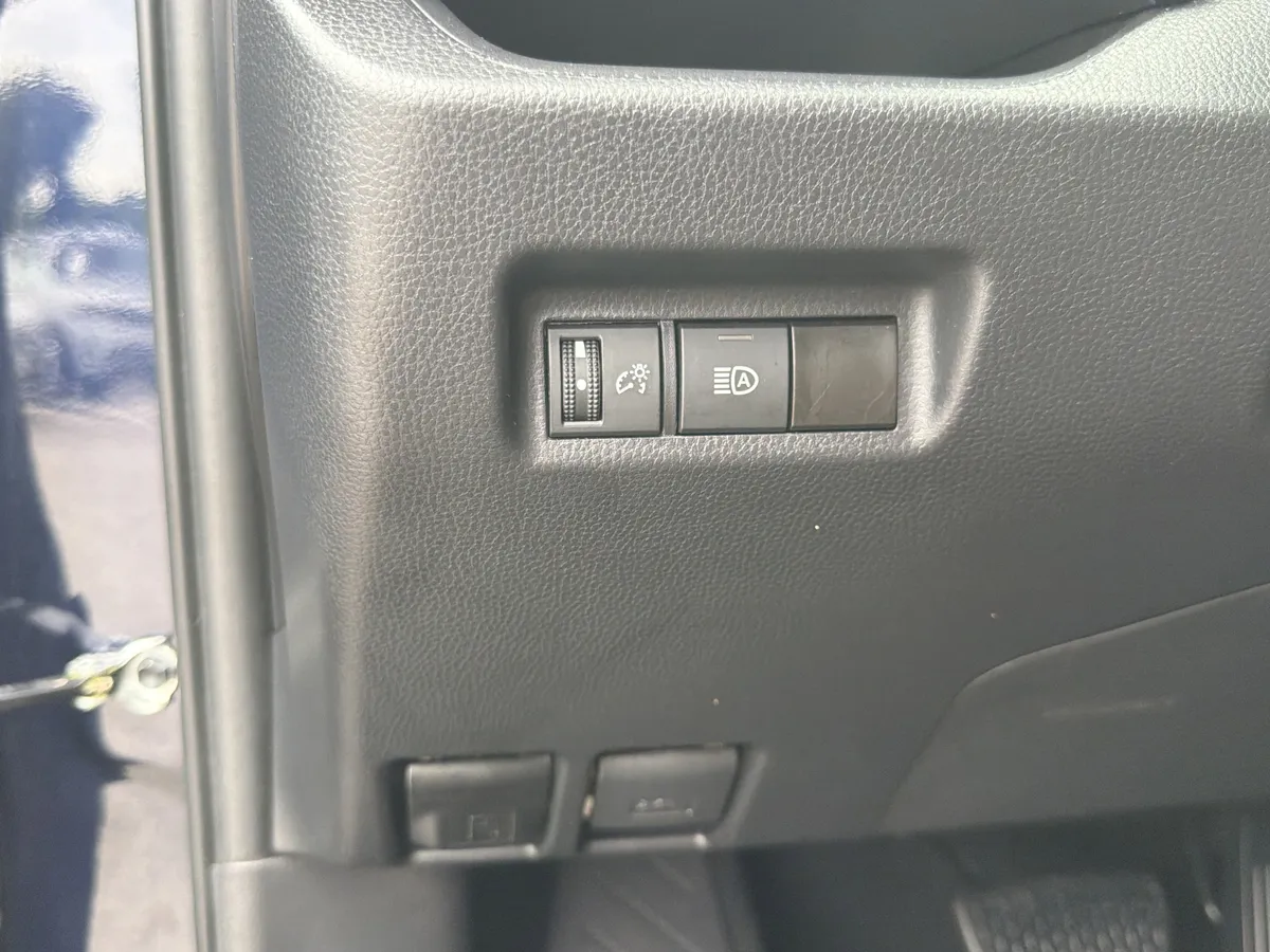 2024 Toyota RAV4 XLE thumbnail 13