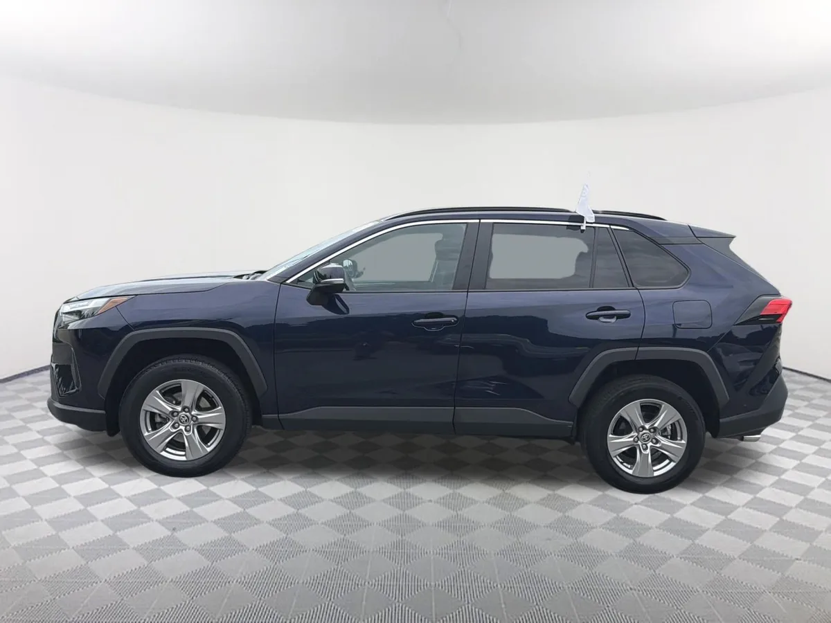 2024 Toyota RAV4 XLE thumbnail 14