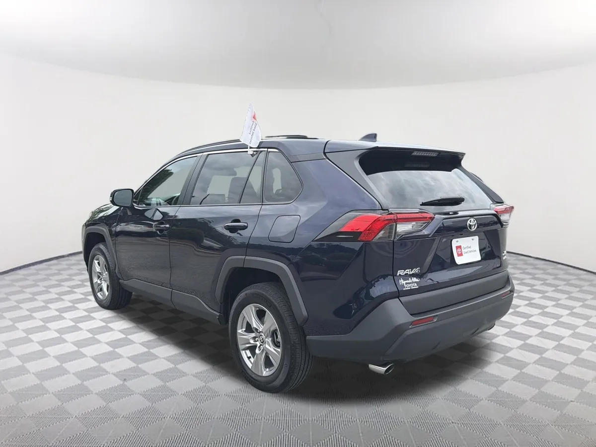 2024 Toyota RAV4 XLE thumbnail 15