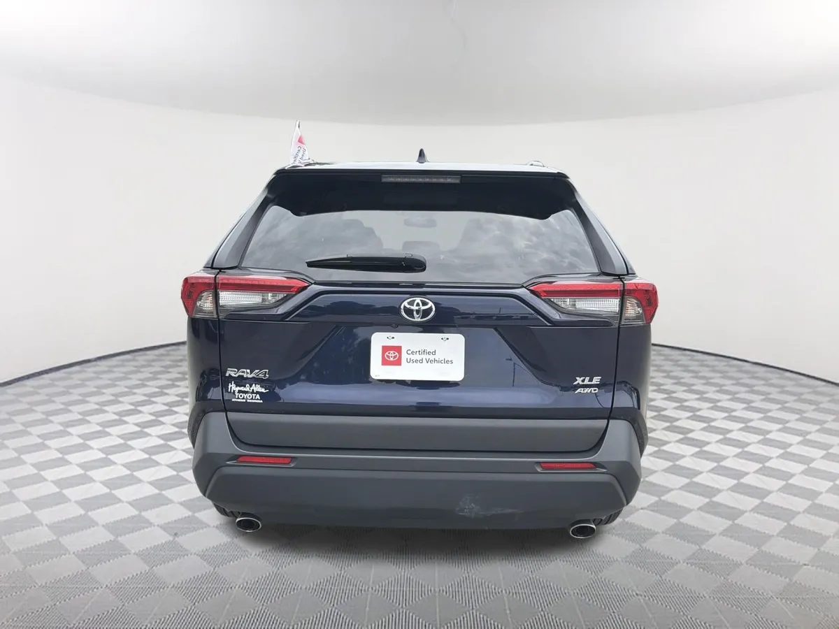 2024 Toyota RAV4 XLE thumbnail 16