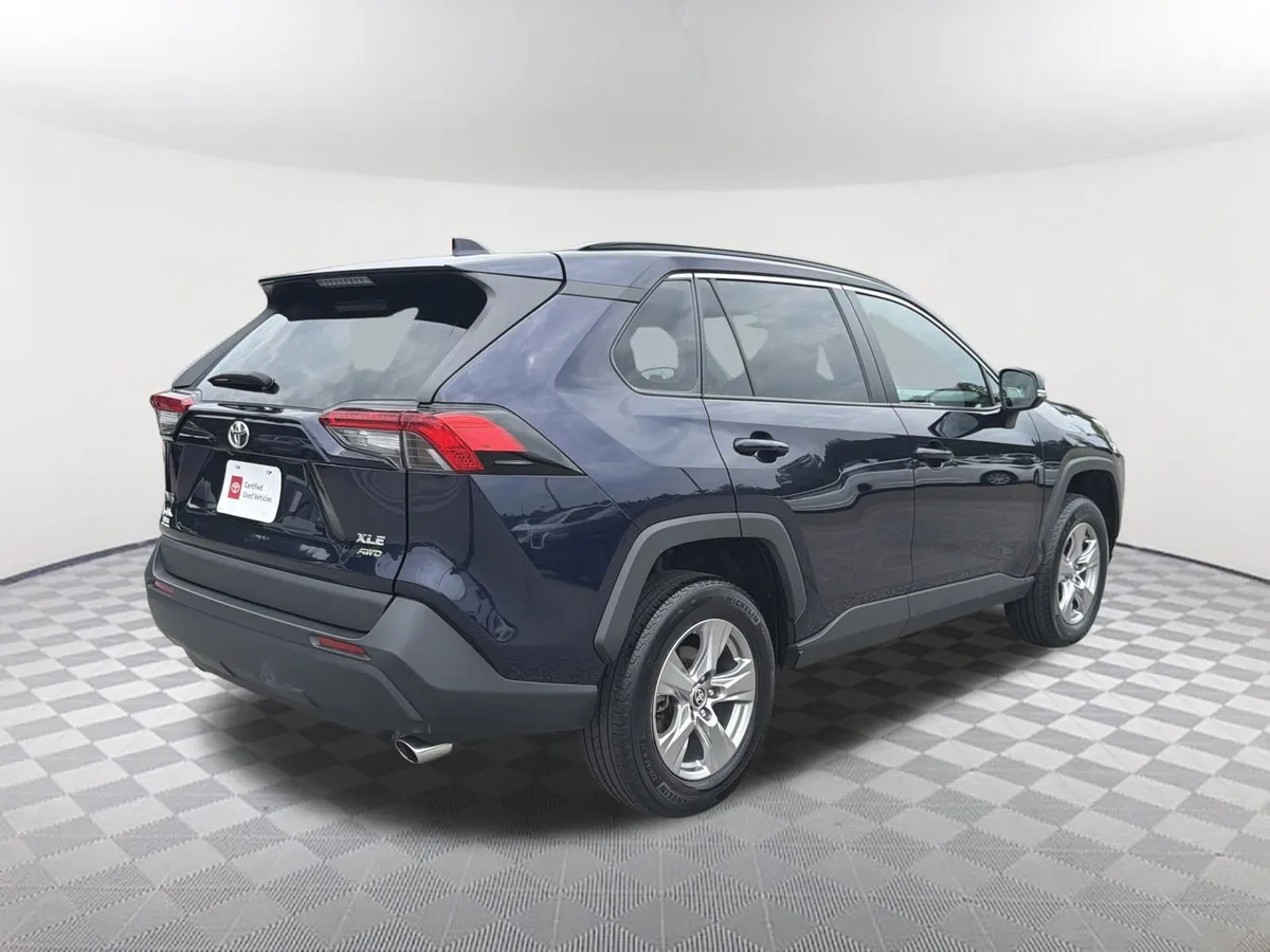2024 Toyota RAV4 XLE thumbnail 17