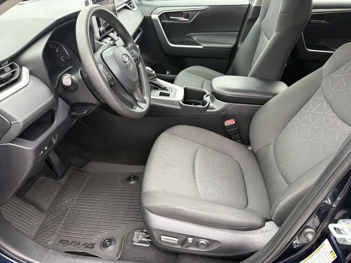 2024 Toyota RAV4 XLE thumbnail 19